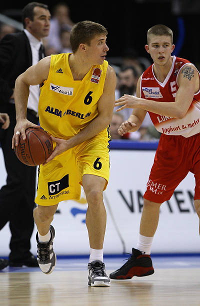 两强短兵相 两强短兵相