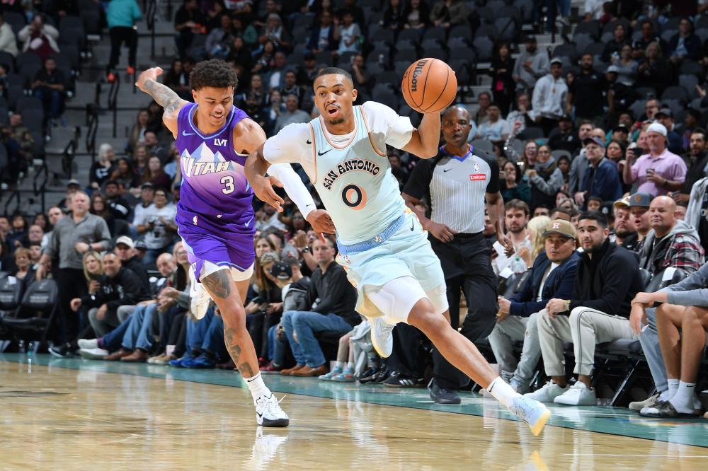 季中继续留 季中继续留